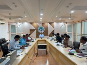 રાજકોટ શહેરી વિકાસ સત્તામંડળ
-: અખબારી યાદી:-
રાજકોટ શહેરી વિકાસ સત્તામંડળ ખાતે ૧૮૨મી બોર્ડ બેઠક યોજાઇ 

તારીખ:૦૩-૦૭-૨૦૨૬
રાજકોટ શહેરી વિકાસ સત્તામંડળ દ્વારા તા.૦૩-૦૭-૨૦૨૬ના રોજ ૧૮૨મી બોર્ડ બેઠક ચેરમેનશ્રી તુષાર સુમેરાની અધ્યક્ષતામાં યોજાયેલ. બોર્ડ બેઠકમાં નીચેના મુદાઓને બહાલી આપવામાં આવી.
•	સત્તામંડળ વિસ્તારમાં સૂચિત કરાયેલ નગર રચના યોજના નં.૩૯/૧(બેડી) અને સૂચિત કરાયેલ નગર રચના યોજના નં.૪૦/૧આણંદપર (નવાગામ)-સોખડાની નક્કી થયેલ હદમાં સુધારો કરવા મંજૂરી આપી.
•	ગુજરાત નગર રચના અને શહેરી વિકાસ અધિનિયમ-૧૯૭૬ની કલમ-૪૧ (૧) હેઠળ સત્તામંડળની સૂચિત મુસદ્દારૂપ નગર રચના યોજના નં.૪૦/૨ આણંદપર(નવાગામ)-સોખડાબનાવવાનો ઇરાદો જાહેર કરવા અંગે મંજૂરી આપવામાં આવી.
•	તરઘડી ગામ થી બાઘીગામના રોડની બાકી રહેતી આશરે ૨.૫૦ કી.મી. લંબાઈમાં અંદાજીત રૂ.૬.૮૪ કરોડના ખર્ચે કામગીરી હાથ ધરવા મંજૂરી આપવામાં આવેલ.
ચેરમેનશ્રી તથા મ્યુનિસિપલ કમિશ્નરશ્રી તુષાર સુમેરા, જીલ્લા પંચાયત પ્રમુખશ્રી સંજયભાઇ પીપળીયા, સ્ટેન્ડિંગ કમિટીના ચેરમેનશ્રી પરેશભાઈ પીપળીયા, રિઝીયોનલ કમિશ્નર ઓફ મ્યુનિસિપાલીટીના પ્રતિનિધિ તરીકે શ્રી આઈ.એસ.આહીર, રૂડાના સી.ઈ.એ.શ્રી જી.વી.મિયાણી, કલેક્ટરશ્રીના પ્રતિનિધિ તરીકેશ્રી એ.એસ.ઝાંપડા, મુખ્ય નગર નિયોજકશ્રીના પ્રતિનિધિ તરીકે શ્રી આર.ડી.પરમાર તથા RMCના સીટી એન્જી.શ્રી કે.કે.મહેતા હાજર રહેલ હતા.

(રાજકોટ શહેરી વિકાસ સત્તામંડળ)